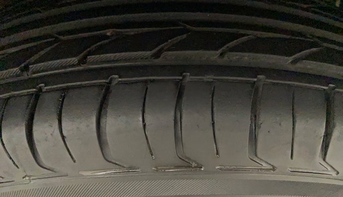 2017 Maruti Swift VXI, Petrol, Manual, 47,322 km, Right Front Tyre Tread