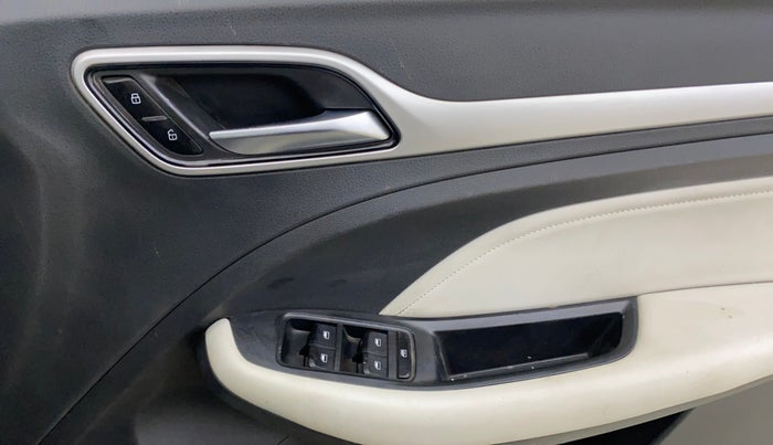 2023 MG ASTOR SHARP 1.5 CVT, Petrol, Automatic, 25,258 km, Driver Side Door Panels Control