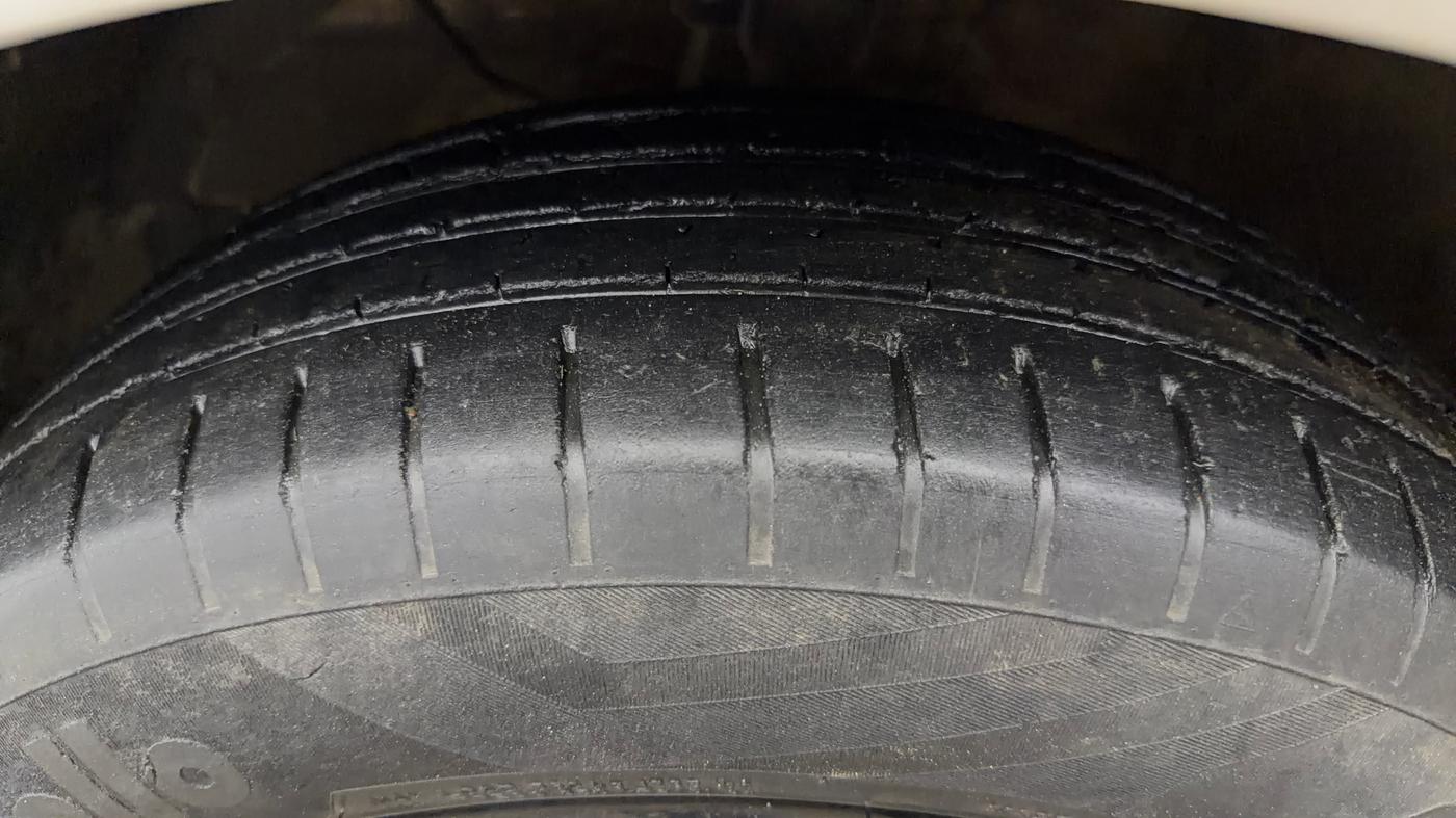 2022 Maruti Swift LXI, Petrol, Manual, 84,211 km, Left Front Tyre Tread