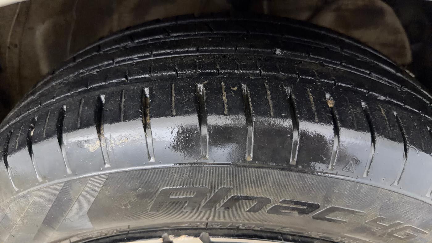 2022 Maruti Swift LXI, Petrol, Manual, 84,211 km, Right Front Tyre Tread