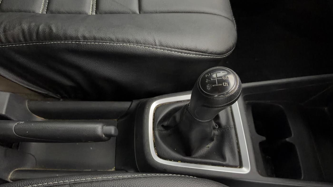2022 Maruti Swift LXI, Petrol, Manual, 84,211 km, Gear Lever