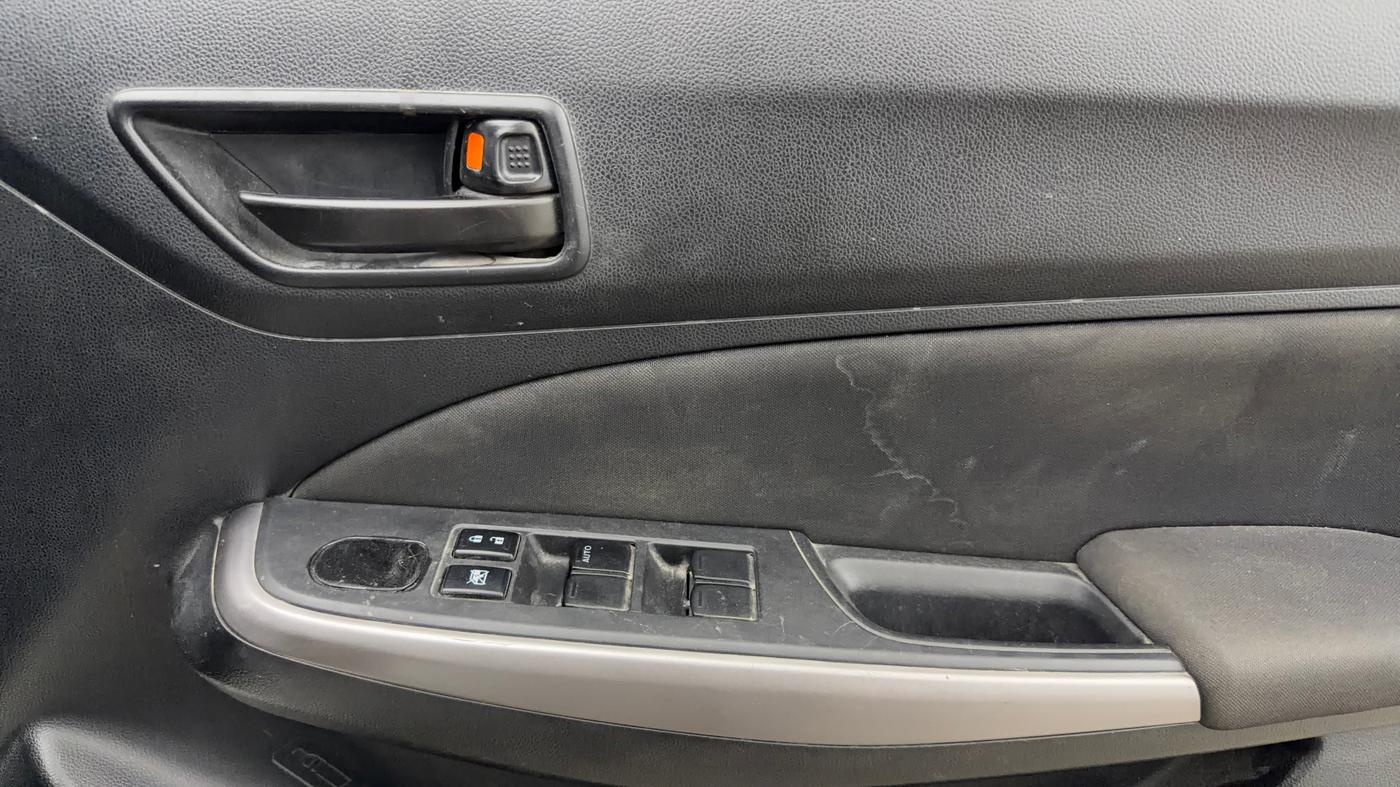 2022 Maruti Swift LXI, Petrol, Manual, 84,211 km, Driver Side Door Panels Control