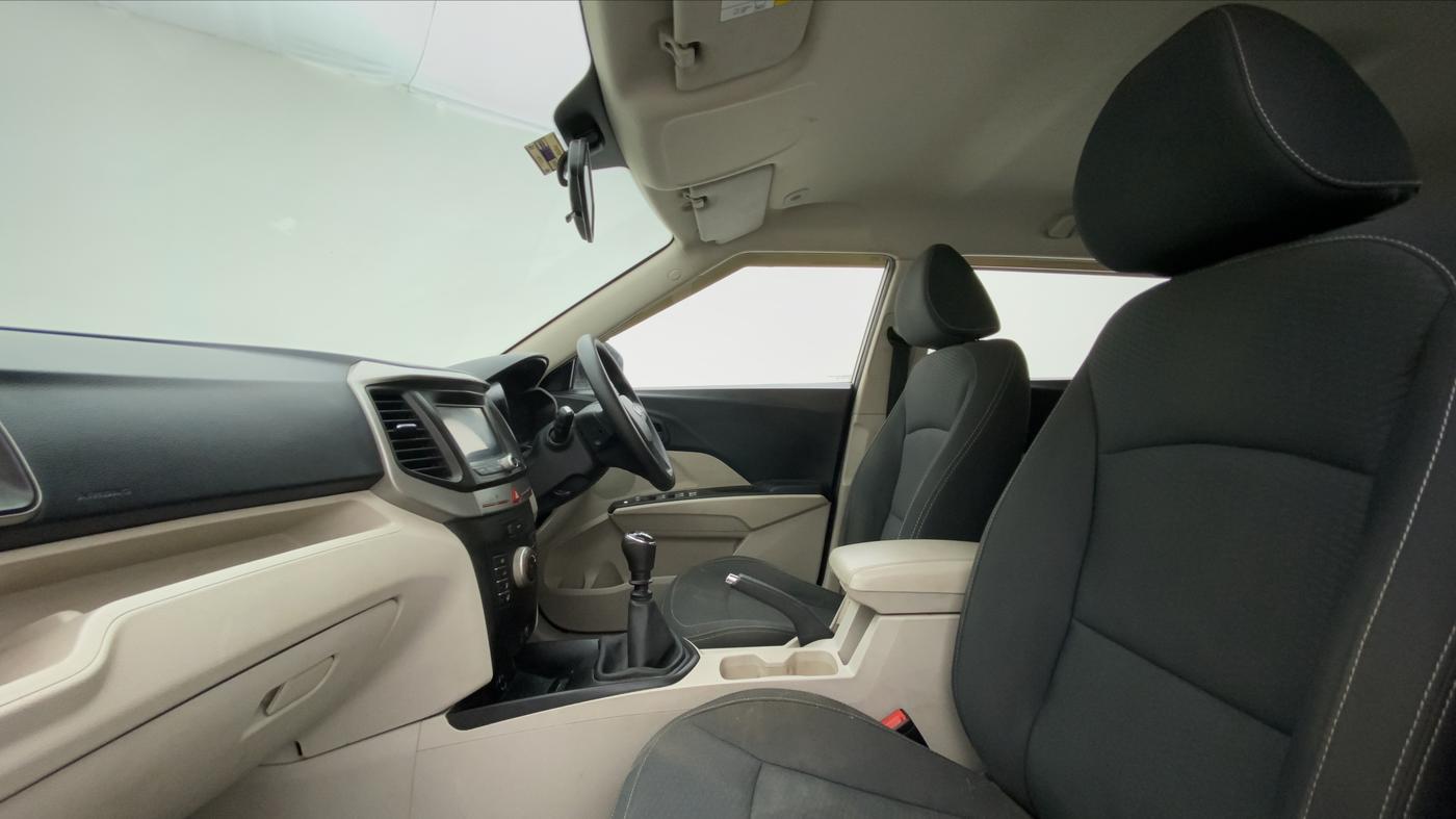 2019 Mahindra XUV300 W6 1.5 DIESEL, Diesel, Manual, 31,287 km, Right Side Front Door Cabin