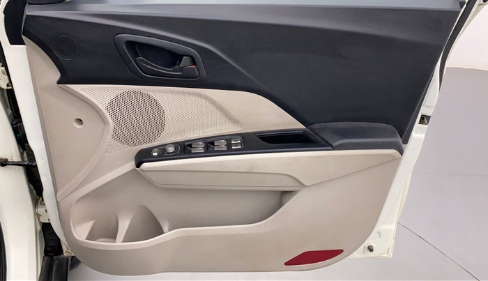 2019 Mahindra XUV300 W6 1.5 DIESEL, Diesel, Manual, 31,287 km, Driver Side Door Panels Control