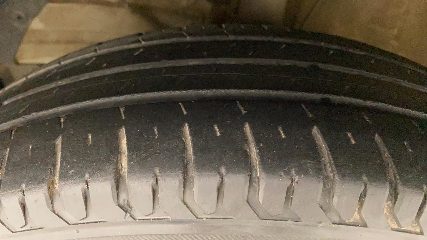 2017 Maruti Dzire VXI AMT, Petrol, Automatic, 38,583 km, Left Front Tyre Tread