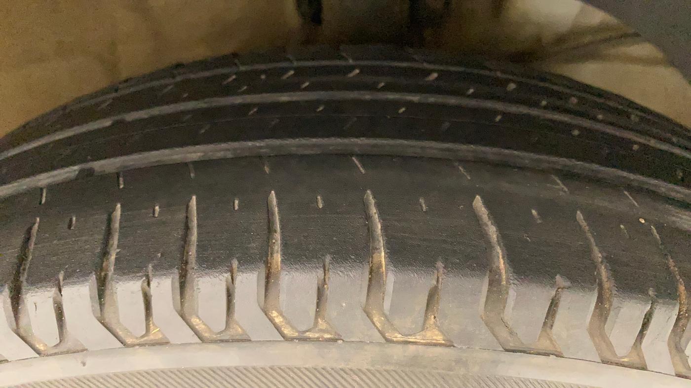 2017 Maruti Dzire VXI AMT, Petrol, Automatic, 38,583 km, Right Front Tyre Tread
