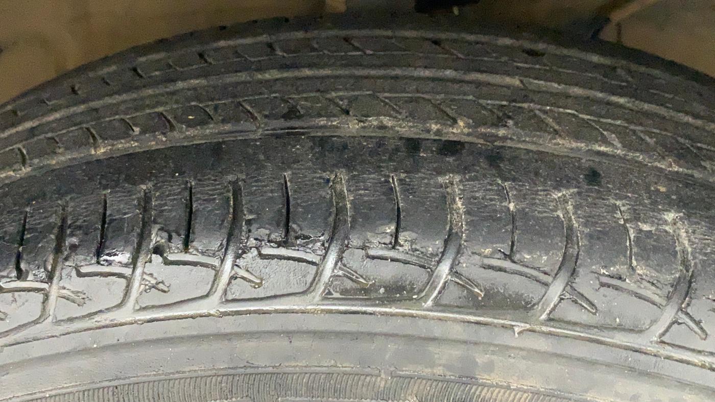 2017 Maruti Baleno DELTA PETROL 1.2, Petrol, Manual, 62,113 km, Right Front Tyre Tread