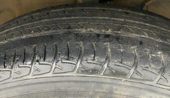 2017 Maruti Baleno DELTA PETROL 1.2, Petrol, Manual, 62,113 km, Right Front Tyre Tread