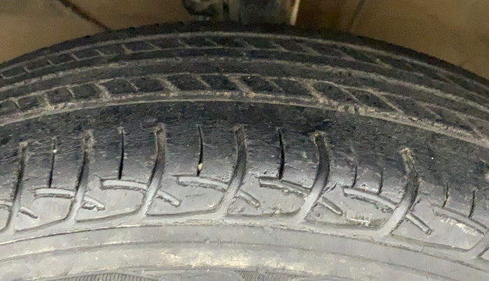 2017 Maruti Baleno DELTA PETROL 1.2, Petrol, Manual, 62,113 km, Left Front Tyre Tread