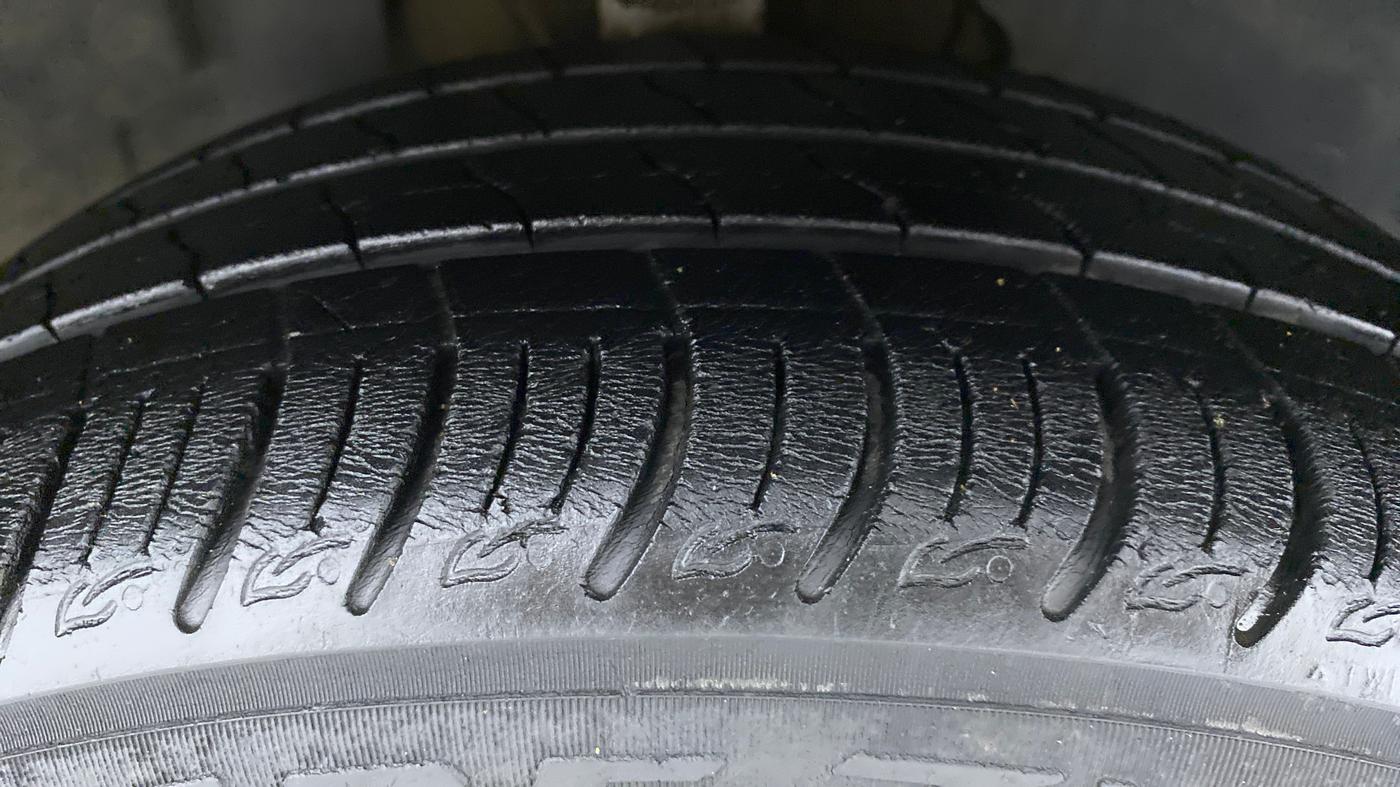 2020 Tata ALTROZ XZ 1.2, Petrol, Manual, 24,308 km, Right Front Tyre Tread