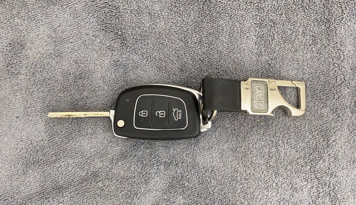 2013 Hyundai Verna FLUIDIC 1.6 VTVT SX, Petrol, Manual, 61,597 km, Key Close Up