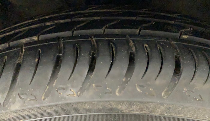 2013 Hyundai Verna FLUIDIC 1.6 VTVT SX, Petrol, Manual, 61,597 km, Right Front Tyre Tread