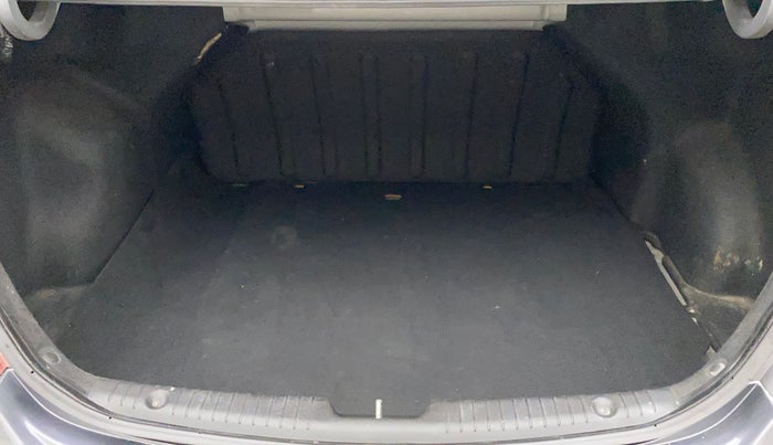 2013 Hyundai Verna FLUIDIC 1.6 VTVT SX, Petrol, Manual, 61,597 km, Boot Inside