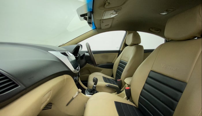 2013 Hyundai Verna FLUIDIC 1.6 VTVT SX, Petrol, Manual, 61,597 km, Right Side Front Door Cabin