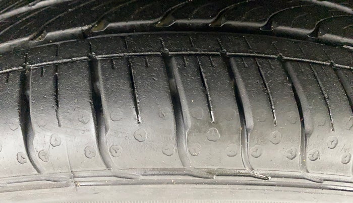 2013 Nissan Micra XV CVT, Petrol, Automatic, 1,26,898 km, Right Front Tyre Tread