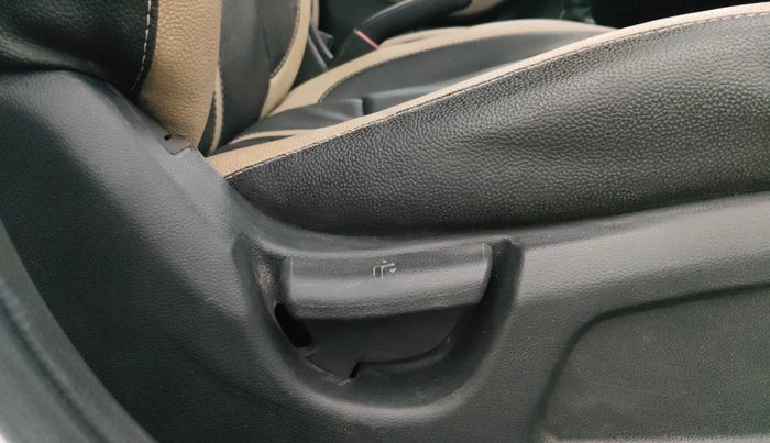 2019 Hyundai Elite i20 MAGNA PLUS 1.2, Petrol, Manual, 40,893 km, Driver Side Adjustment Panel