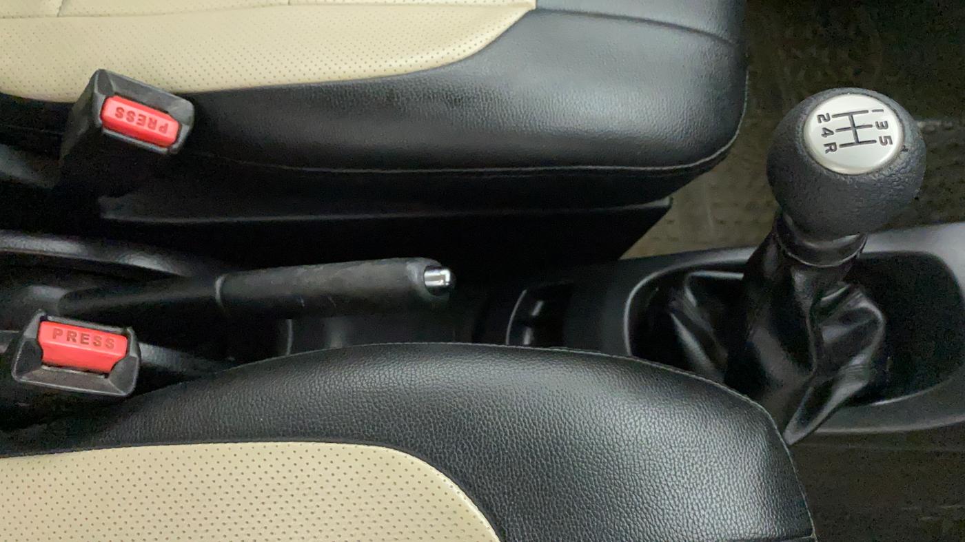 2016 Maruti Wagon R 1.0 VXI, CNG, Manual, 68,777 km, Gear Lever