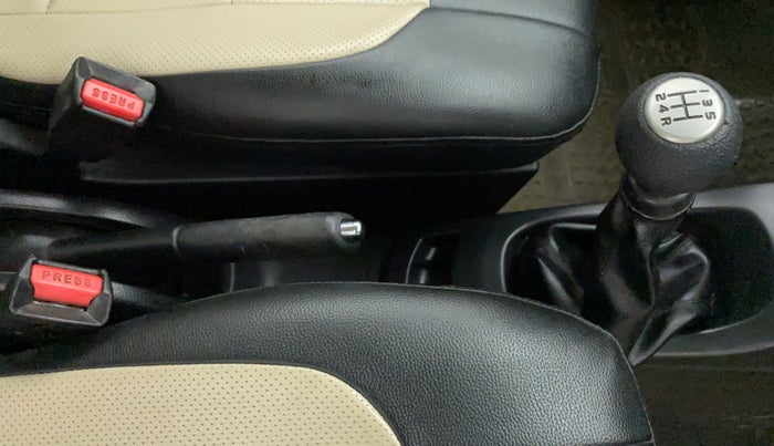 2016 Maruti Wagon R 1.0 VXI, CNG, Manual, 68,777 km, Gear Lever