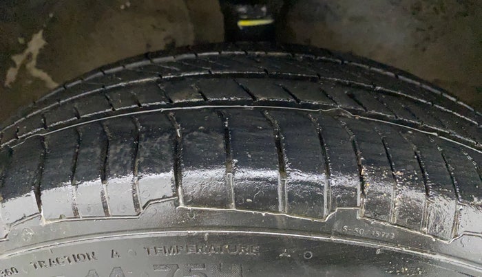 2016 Maruti Wagon R 1.0 VXI, CNG, Manual, 68,777 km, Right Front Tyre Tread