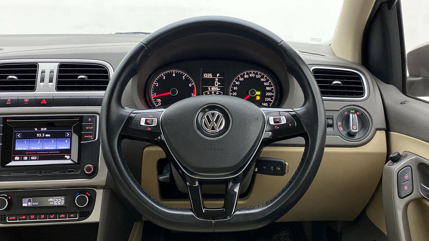 2016 Volkswagen Vento HIGHLINE PETROL AT, Petrol, Automatic, 51,899 km, Steering Wheel Close Up