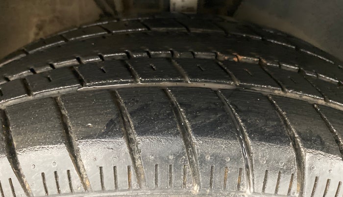 2016 Volkswagen Vento HIGHLINE PETROL AT, Petrol, Automatic, 51,899 km, Right Front Tyre Tread