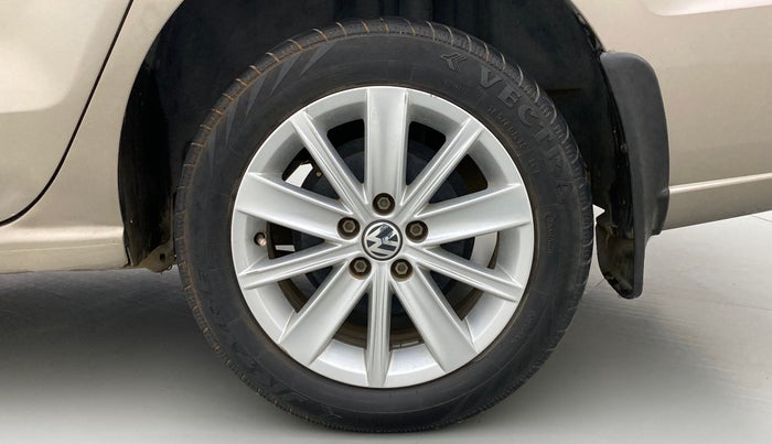 2016 Volkswagen Vento HIGHLINE PETROL AT, Petrol, Automatic, 51,899 km, Left Rear Wheel