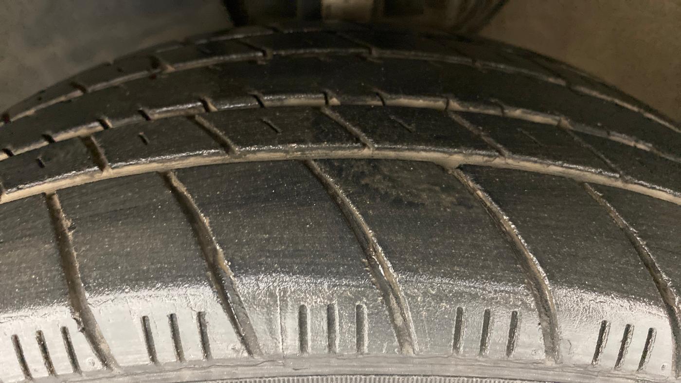 2016 Volkswagen Vento HIGHLINE PETROL AT, Petrol, Automatic, 51,899 km, Left Front Tyre Tread