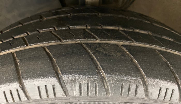 2016 Volkswagen Vento HIGHLINE PETROL AT, Petrol, Automatic, 51,899 km, Left Front Tyre Tread