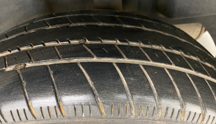 2016 Volkswagen Vento HIGHLINE PETROL AT, Petrol, Automatic, 51,899 km, Left Rear Tyre Tread