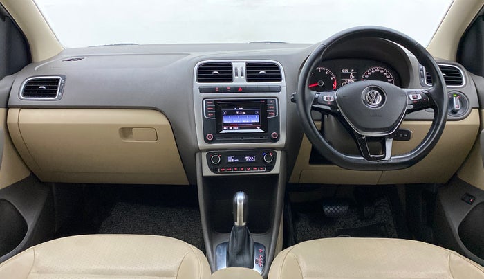 2016 Volkswagen Vento HIGHLINE PETROL AT, Petrol, Automatic, 51,899 km, Dashboard
