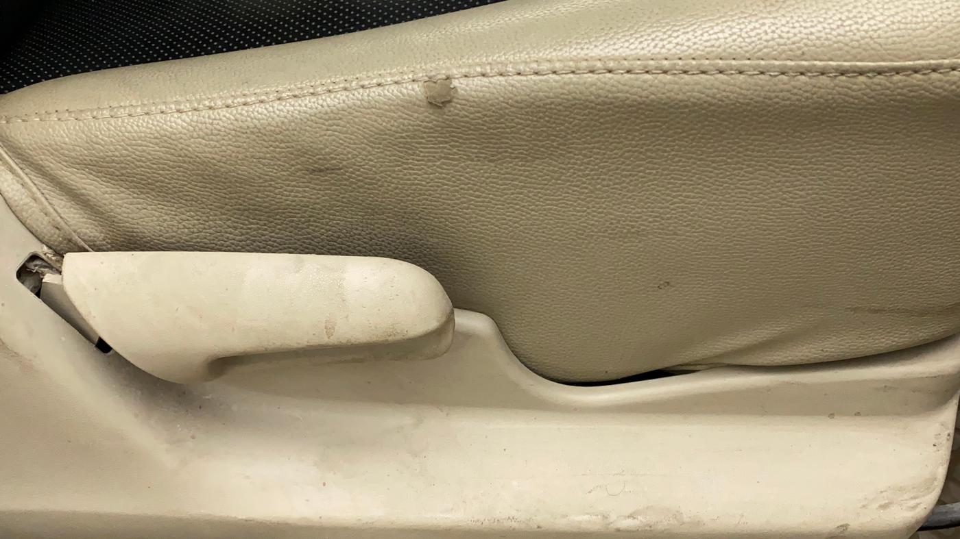 2018 Maruti Celerio VXI CNG, CNG, Manual, 54,331 km, Driver Side Adjustment Panel