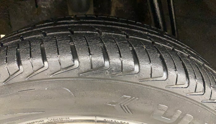 2016 Renault Kwid RXT 1.0 AMT, Petrol, Automatic, 86,293 km, Right Rear Tyre Tread