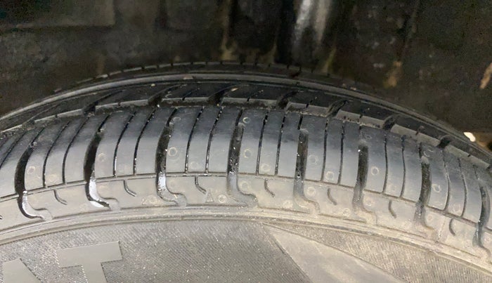 2016 Renault Kwid RXT 1.0 AMT, Petrol, Automatic, 86,293 km, Left Rear Tyre Tread