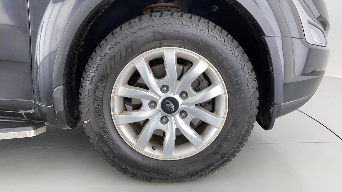 2017 Mahindra XUV500 W8 FWD, Diesel, Manual, 83,356 km, Right Front Wheel