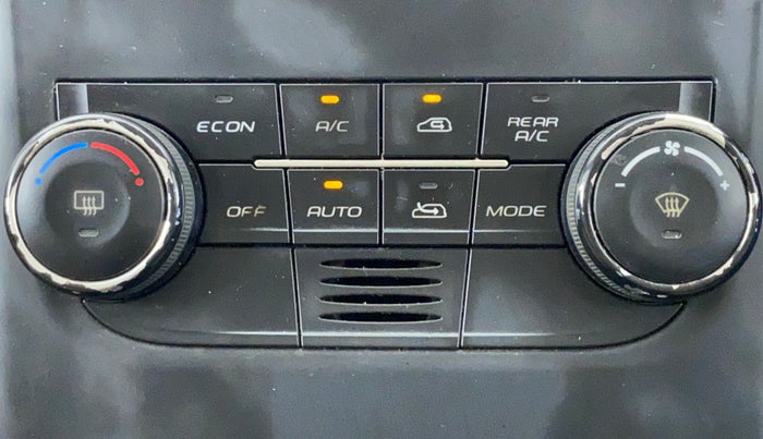 2017 Mahindra XUV500 W8 FWD, Diesel, Manual, 83,356 km, Automatic Climate Control