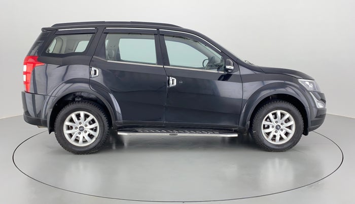 2017 Mahindra XUV500 W8 FWD, Diesel, Manual, 83,356 km, Right Side View