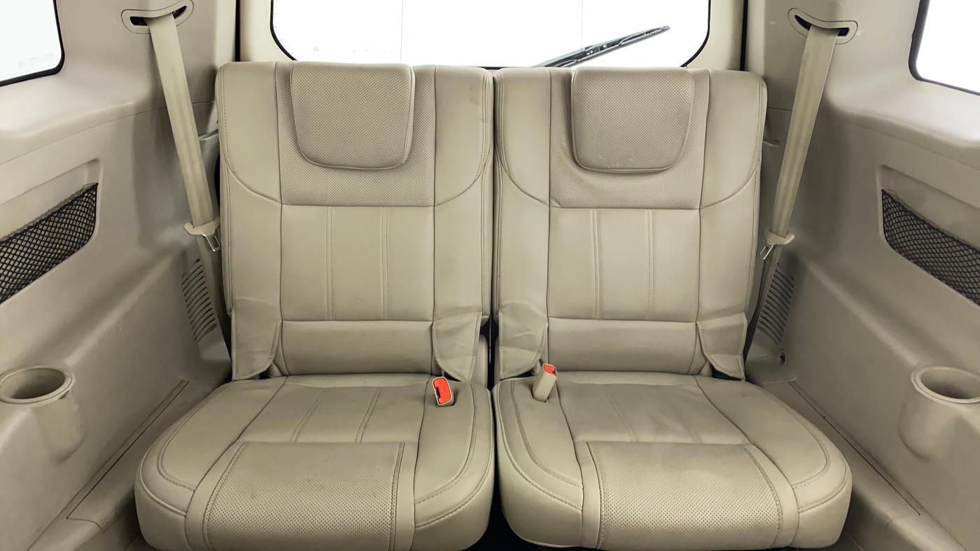 2017 Mahindra XUV500 W8 FWD, Diesel, Manual, 83,356 km, Third Seat Row ( optional )