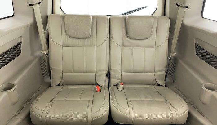 2017 Mahindra XUV500 W8 FWD, Diesel, Manual, 83,356 km, Third Seat Row ( optional )