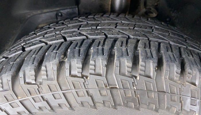 2017 Mahindra XUV500 W8 FWD, Diesel, Manual, 83,356 km, Left Front Tyre Tread
