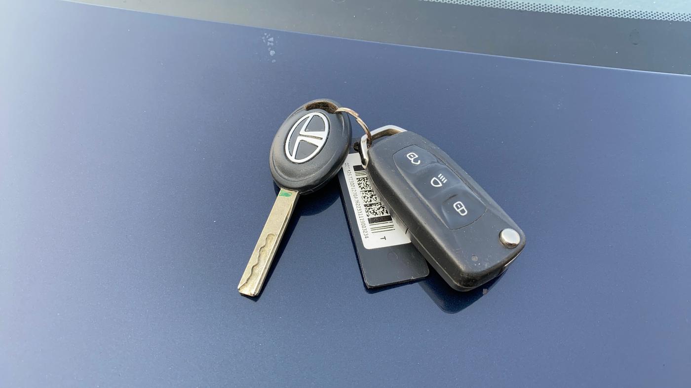 2019 Tata TIGOR XZ PLUS PETROL, CNG, Manual, 1,40,487 km, Key Close Up