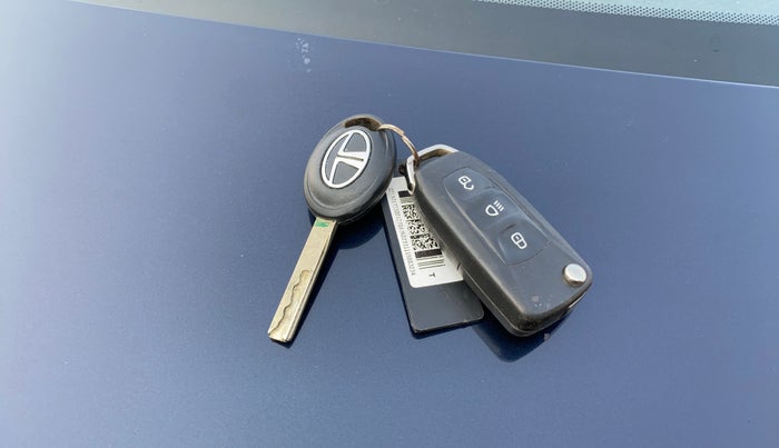 2019 Tata TIGOR XZ PLUS PETROL, CNG, Manual, 1,40,384 km, Key Close Up
