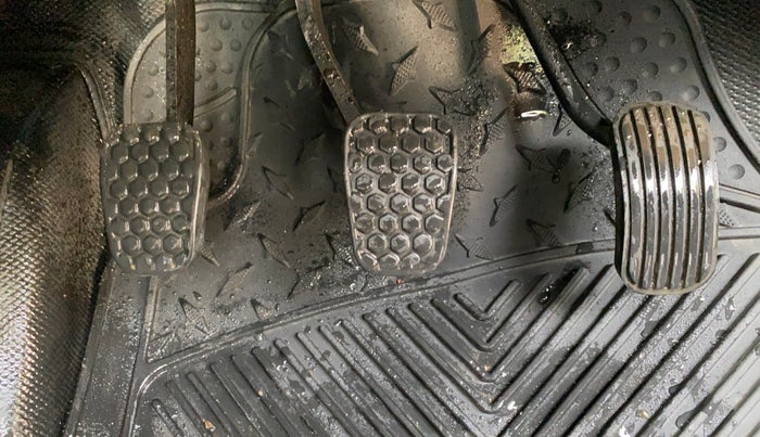 2019 Tata TIGOR XZ PLUS PETROL, CNG, Manual, 1,40,384 km, Pedals