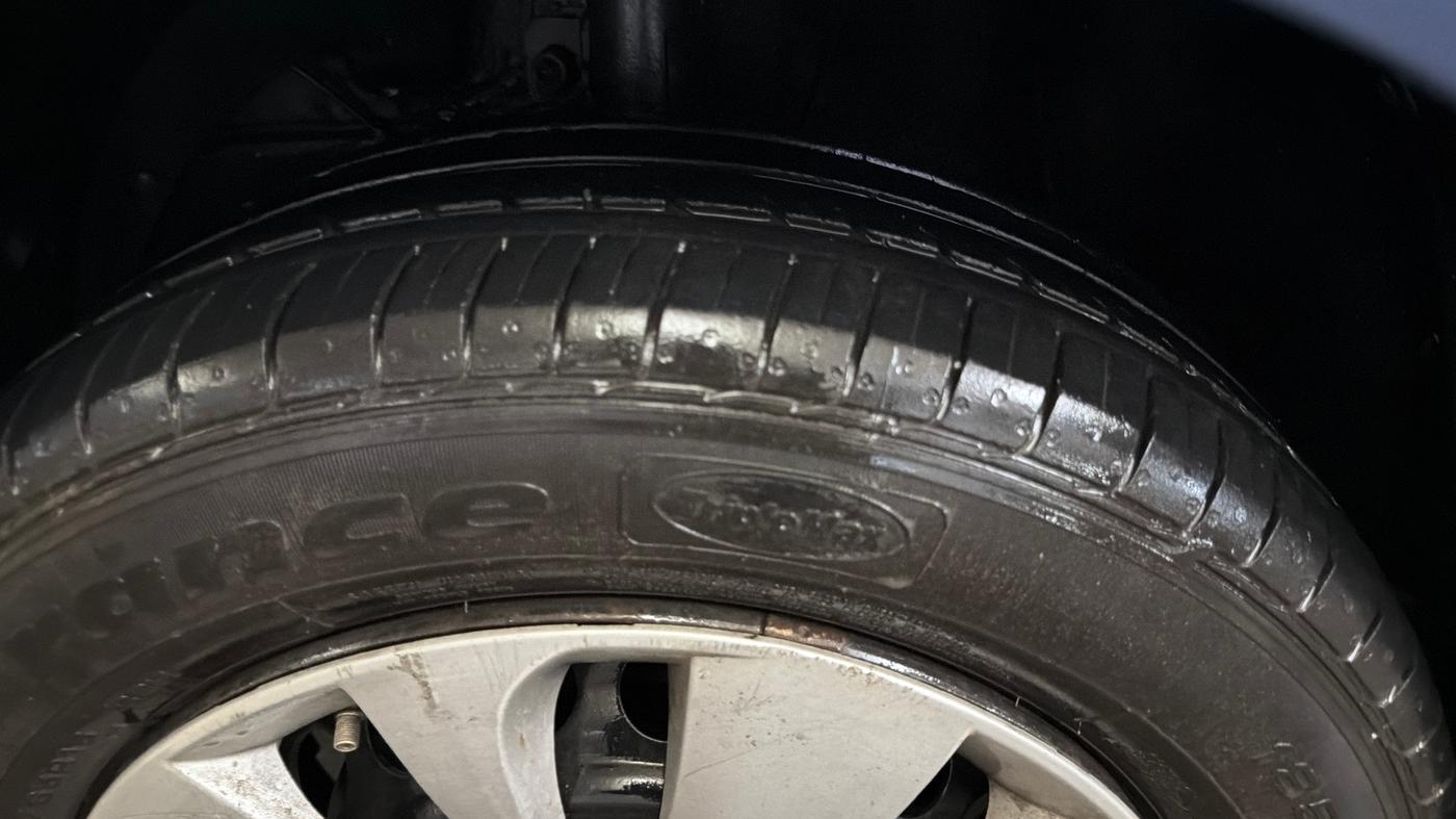 2016 Maruti Baleno DELTA PETROL 1.2, Petrol, Manual, 89,646 km, Left Front Tyre Tread