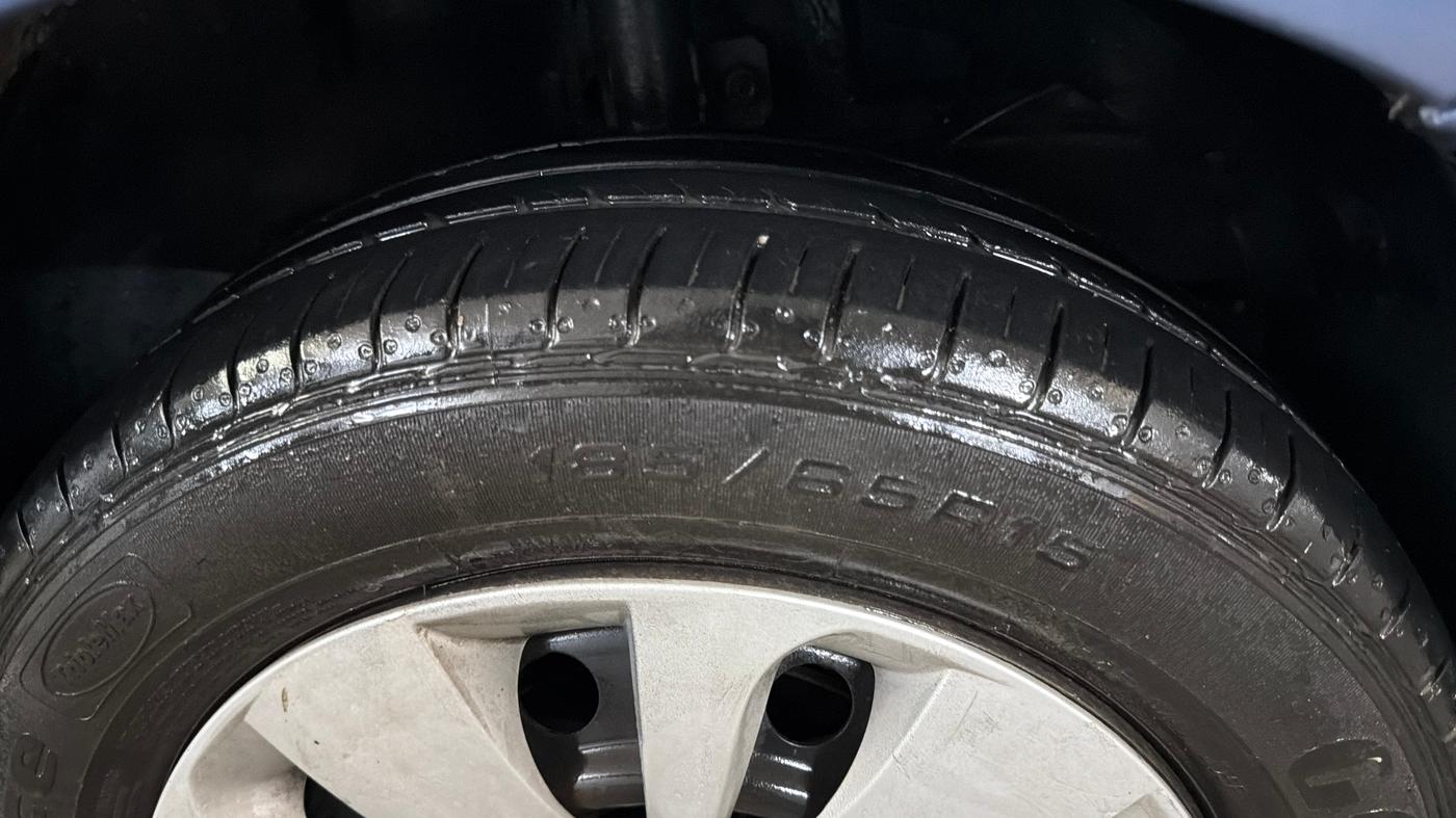 2016 Maruti Baleno DELTA PETROL 1.2, Petrol, Manual, 89,646 km, Right Front Tyre Tread