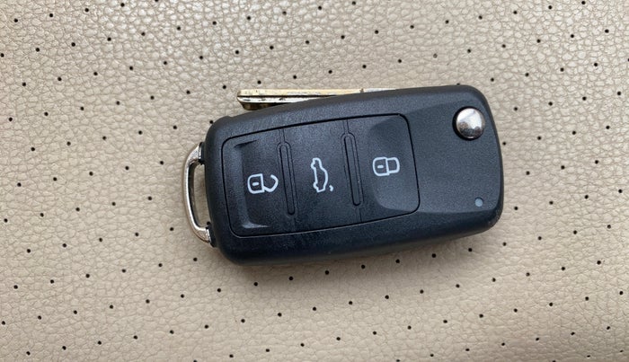 2013 Volkswagen Vento HIGHLINE PETROL AT, Petrol, Automatic, 94,141 km, Key Close Up