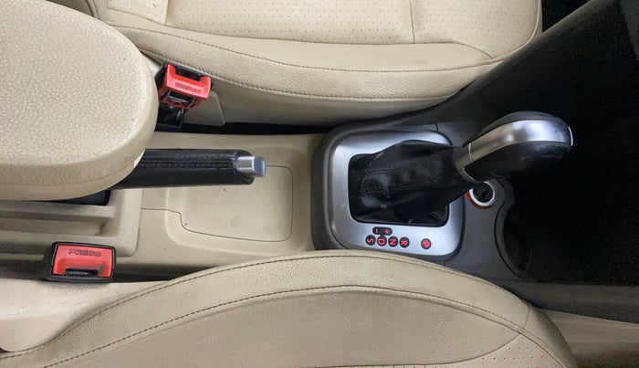 2013 Volkswagen Vento HIGHLINE PETROL AT, Petrol, Automatic, 94,141 km, Gear Lever