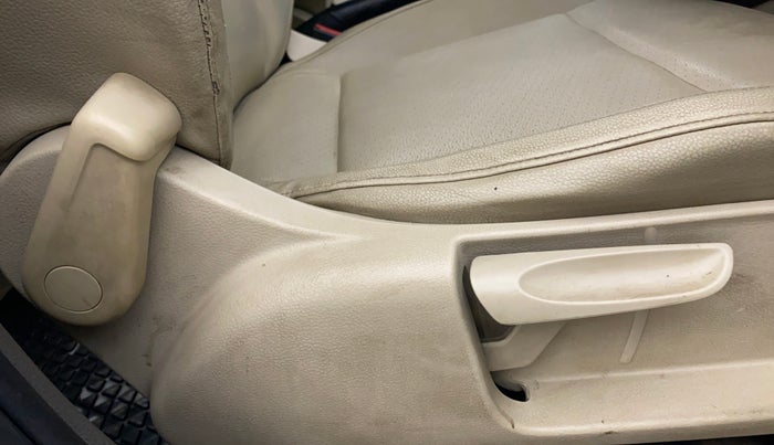 2013 Volkswagen Vento HIGHLINE PETROL AT, Petrol, Automatic, 94,141 km, Driver Side Adjustment Panel