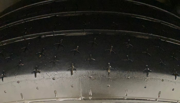 2013 Volkswagen Vento HIGHLINE PETROL AT, Petrol, Automatic, 94,141 km, Left Rear Tyre Tread