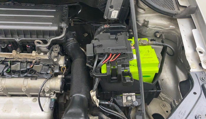 2013 Volkswagen Vento HIGHLINE PETROL AT, Petrol, Automatic, 94,141 km, Engine View - Left