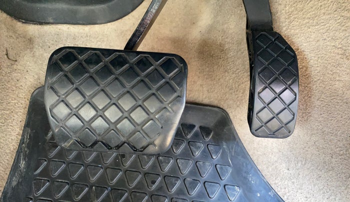 2013 Volkswagen Vento HIGHLINE PETROL AT, Petrol, Automatic, 94,141 km, Pedals